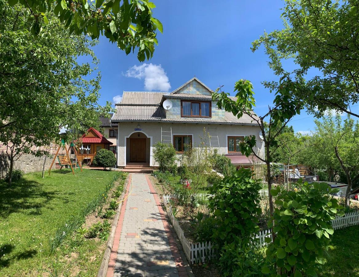 Guest House Viktoria Yaremche Exterior photo