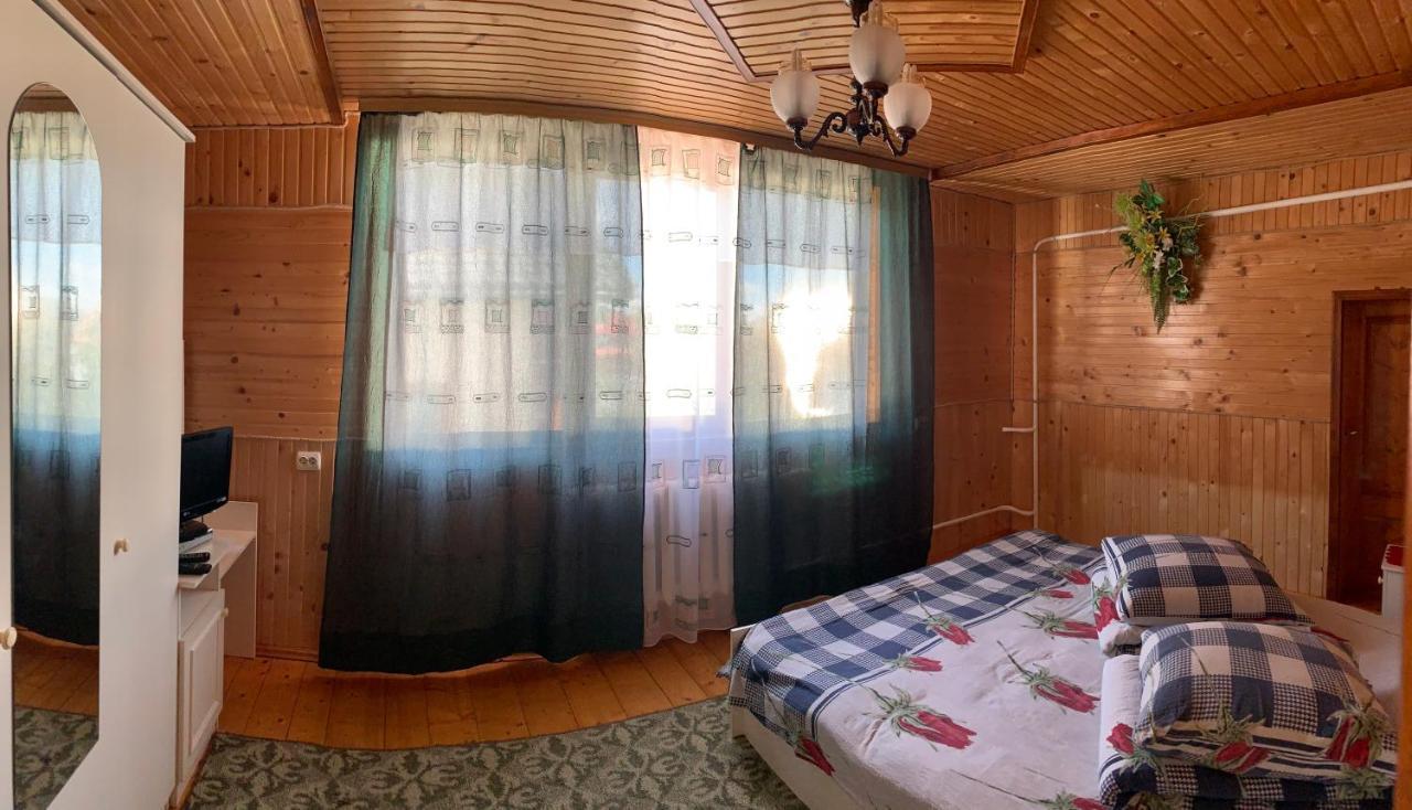 Guest House Viktoria Yaremche Exterior photo
